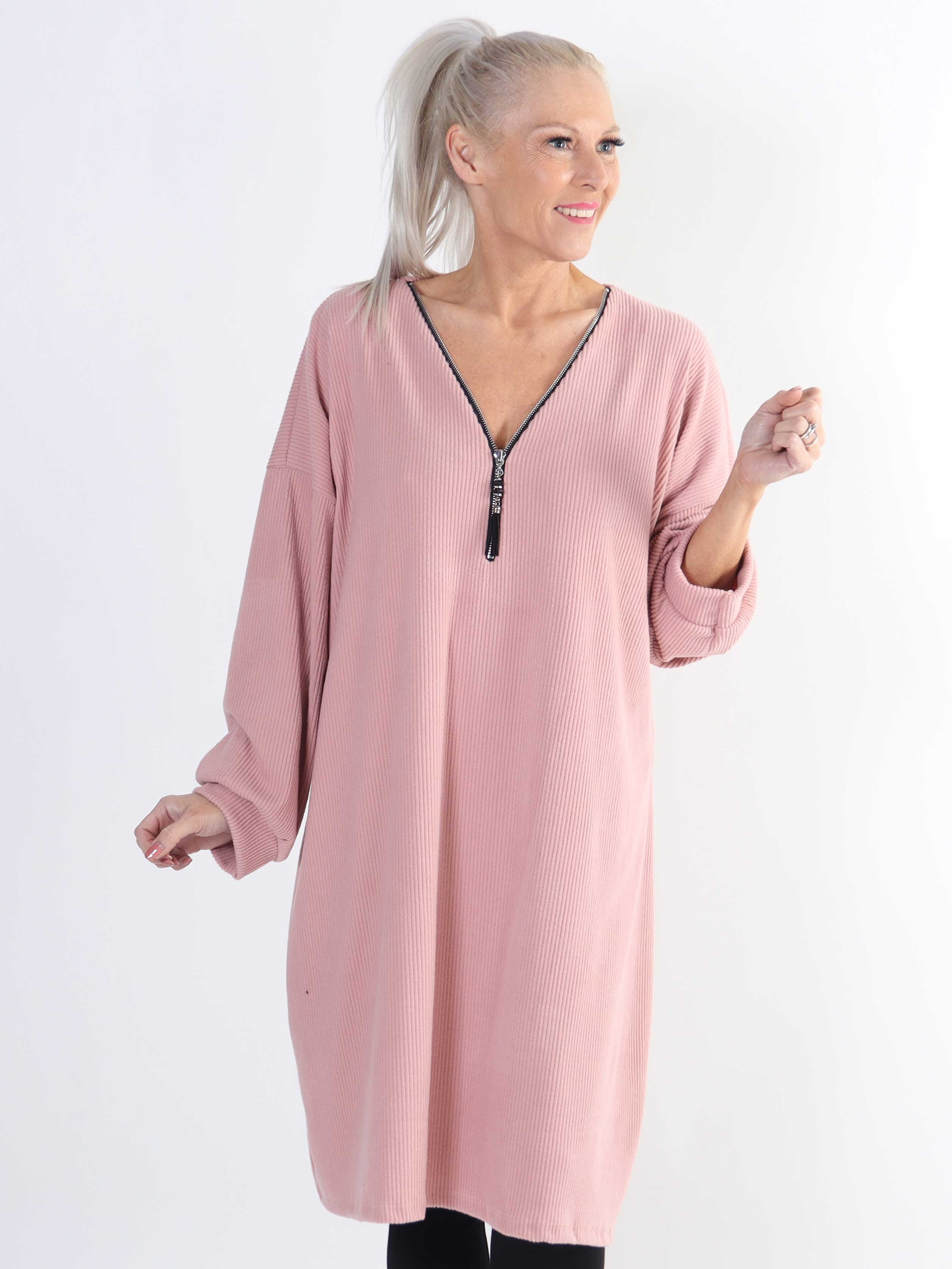 Liana - Blød plus size kjole i rib med lynlås